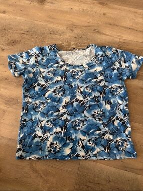 Jones Studio Blue and White Floral Top